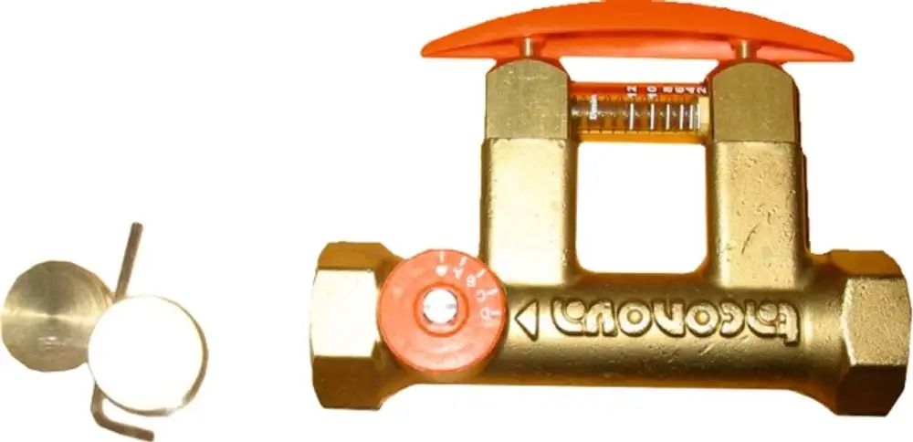 Durchflussregler aus Messing mit einem orangefarbenen Hebel, einem Sichtfenster für die Durchflussanzeige und einem verstellbaren Regler. Von der Marke Wolf.